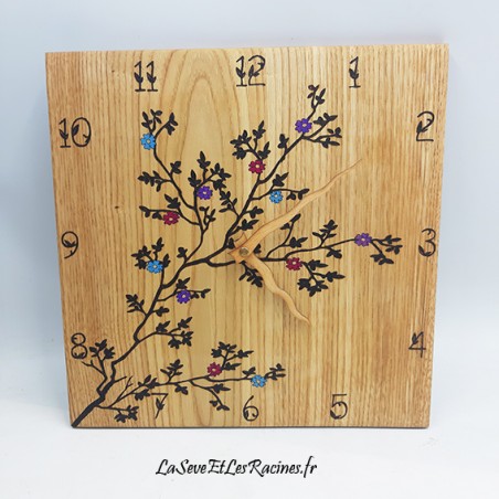 horloge en bois carrée personnalisable branche d'arbre fleurie bio ecologique nature