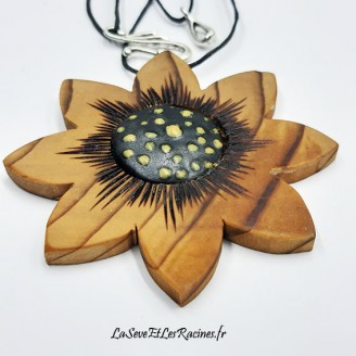 Collier en bois de cèdre et céramique jaune noir fleur