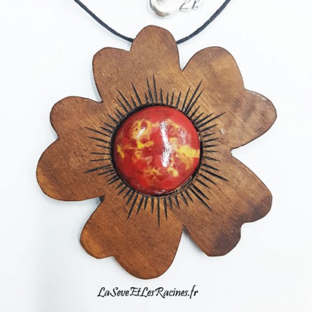 Collier fleur en bois de noyer et céramique rouge jaune artisanal