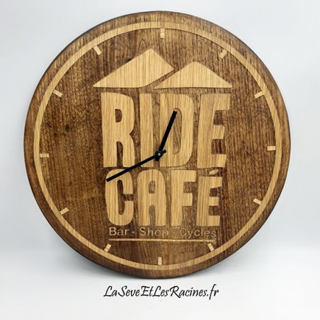 Horloge en bois personnalisée pour bar restaurant d'après logo