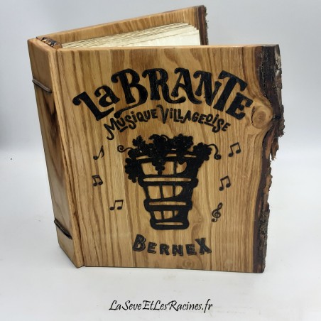 Livre d'or en bois pour évènement personnalisé d'après logo