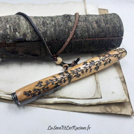 Stylo plume artisanal en bois de cerisier pyrogravé arbre branches fleurs