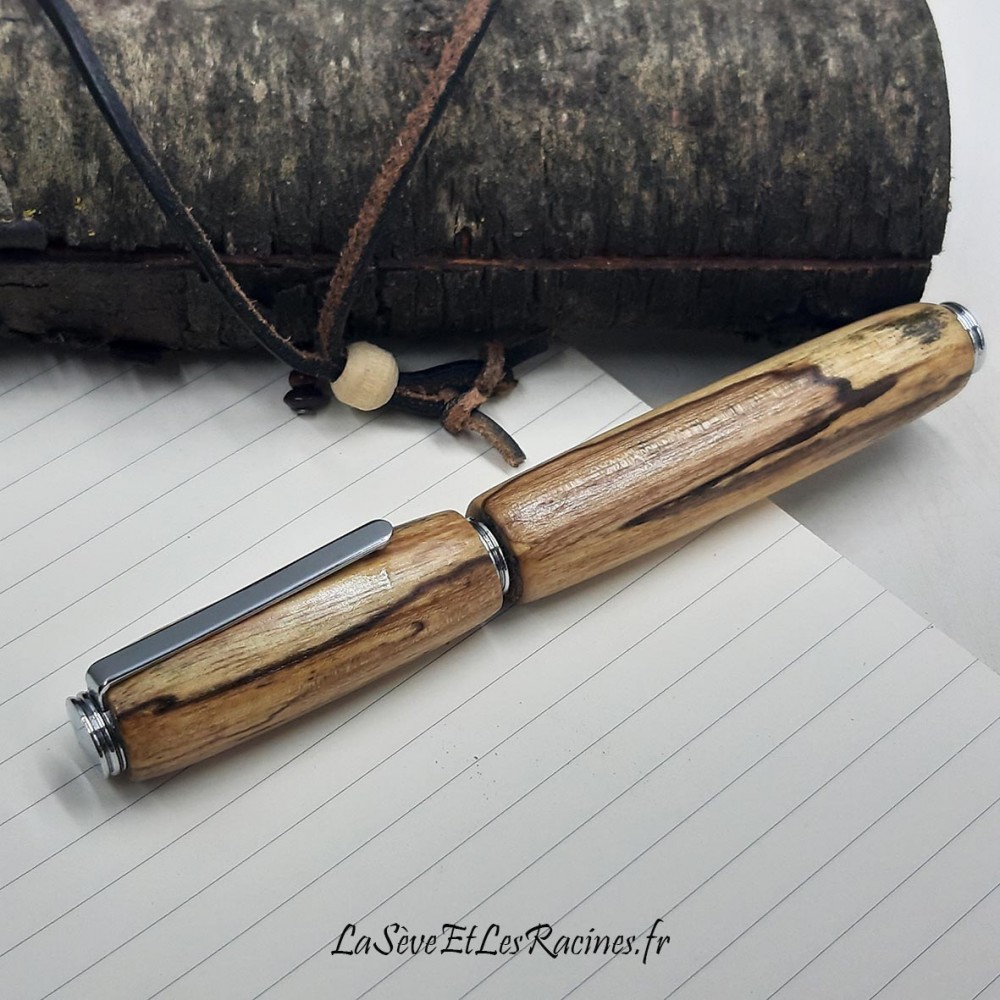 stylo plume artisanal en bois de châtaignier personnalisable