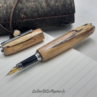 stylo plume artisanal en bois de châtaignier personnalisable