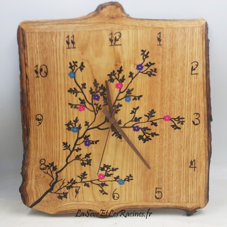 Horloge artisanale en bois carrée murale arbre branche nature écologique écorce live  edge