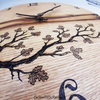 horloge artisanale bois de chataignier pyrogravée branche de chêne bio écologique éthique