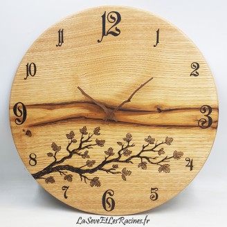 horloge artisanale bois de chataignier pyrogravée branche de chêne bio écologique éthique
