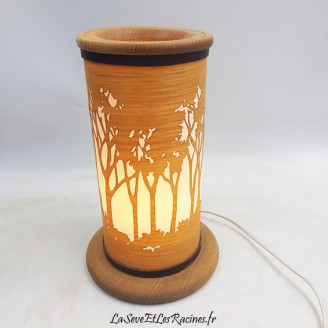 Lampe d'ambiance à poser en bois de châtaignier et placage chêne ajouré fabrication artisanale