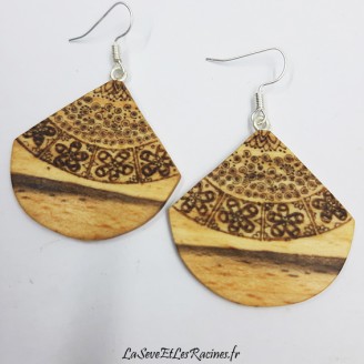 Boucles d'oreilles bois artisanales motifs et fleurs bio