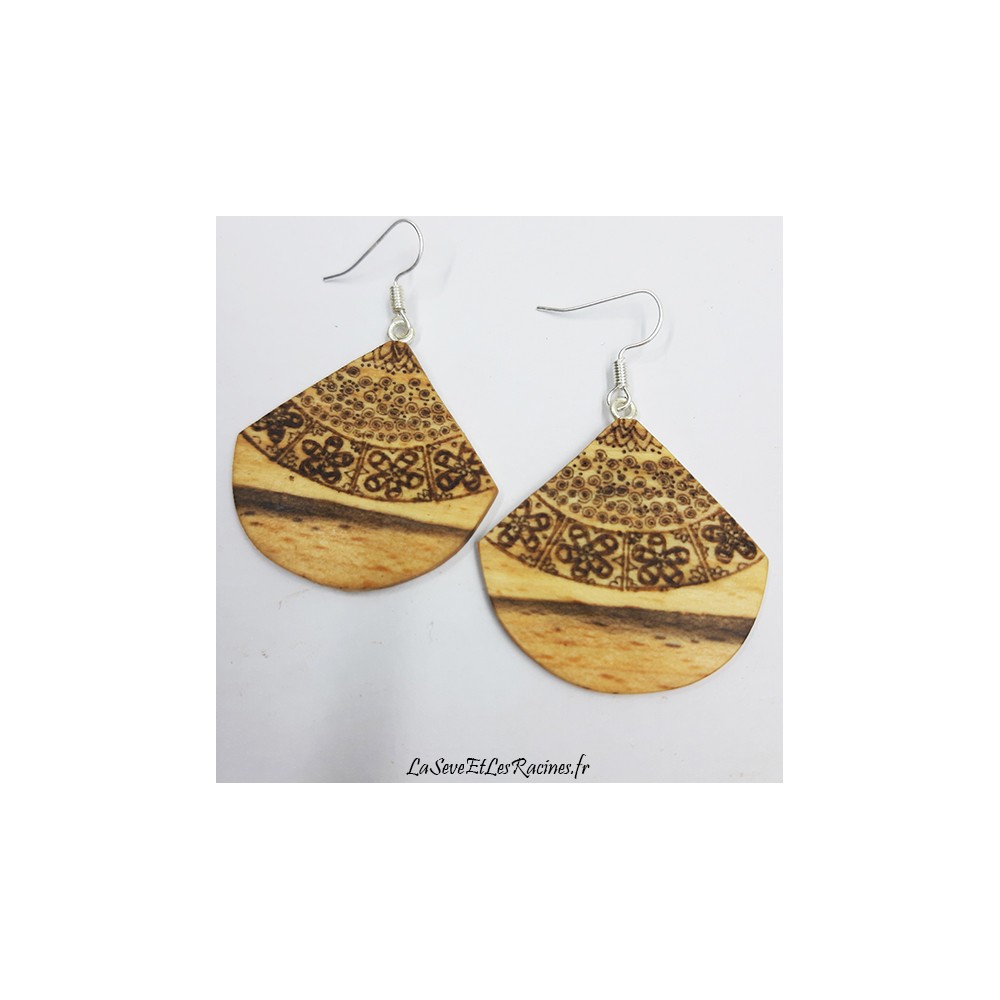 Boucles d'oreilles bois artisanales motifs et fleurs bio
