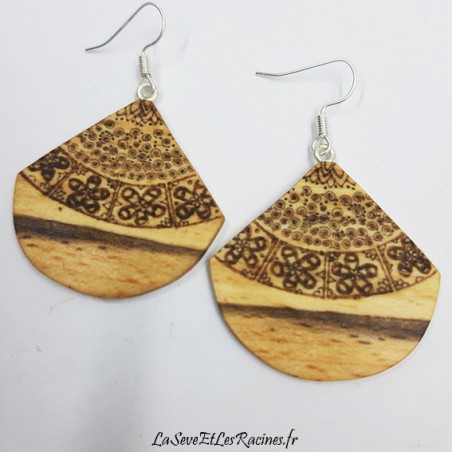 Boucles d'oreilles bois artisanales motifs et fleurs bio