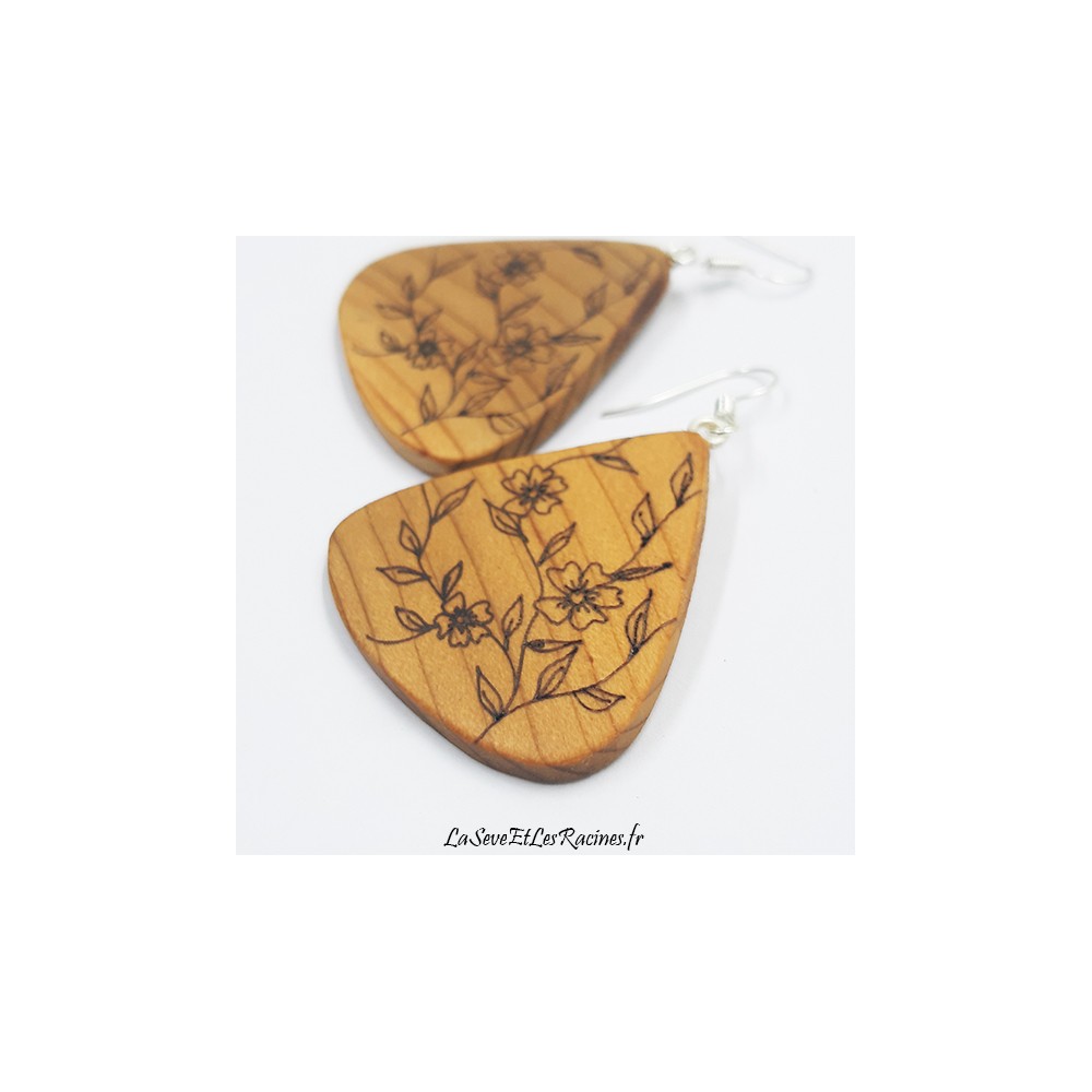 Boucles d'oreilles bois artisanales pyrogravées fleurs nature bio