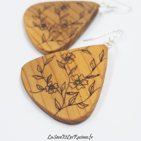 Boucles d'oreilles bois artisanales pyrogravées fleurs nature bio