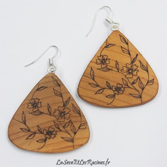 Boucles d'oreilles bois artisanales pyrogravées fleurs nature bio