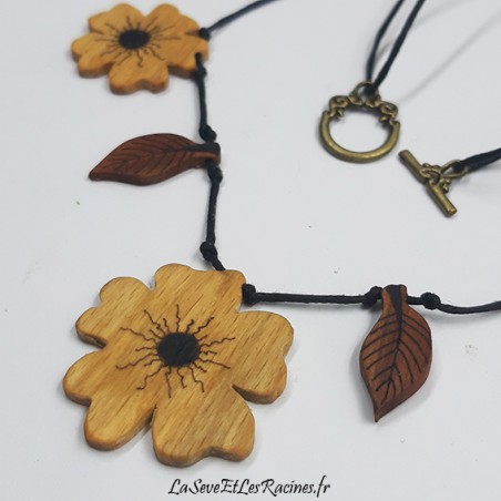 Collier bois artisanal fleurs et feuilles bio
