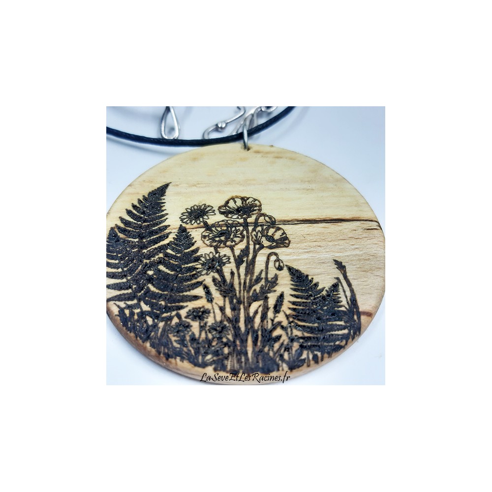collier artisanale en bois de hêtre pyrogravé champêtre