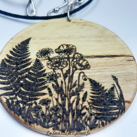collier artisanale en bois de hêtre pyrogravé champêtre