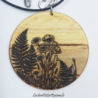 collier artisanale en bois de hêtre pyrogravé champêtre