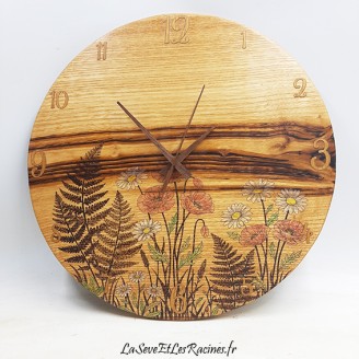horloge artisanale bois de châtaignier pyrogravée fleurs des champs bio écologique éthique