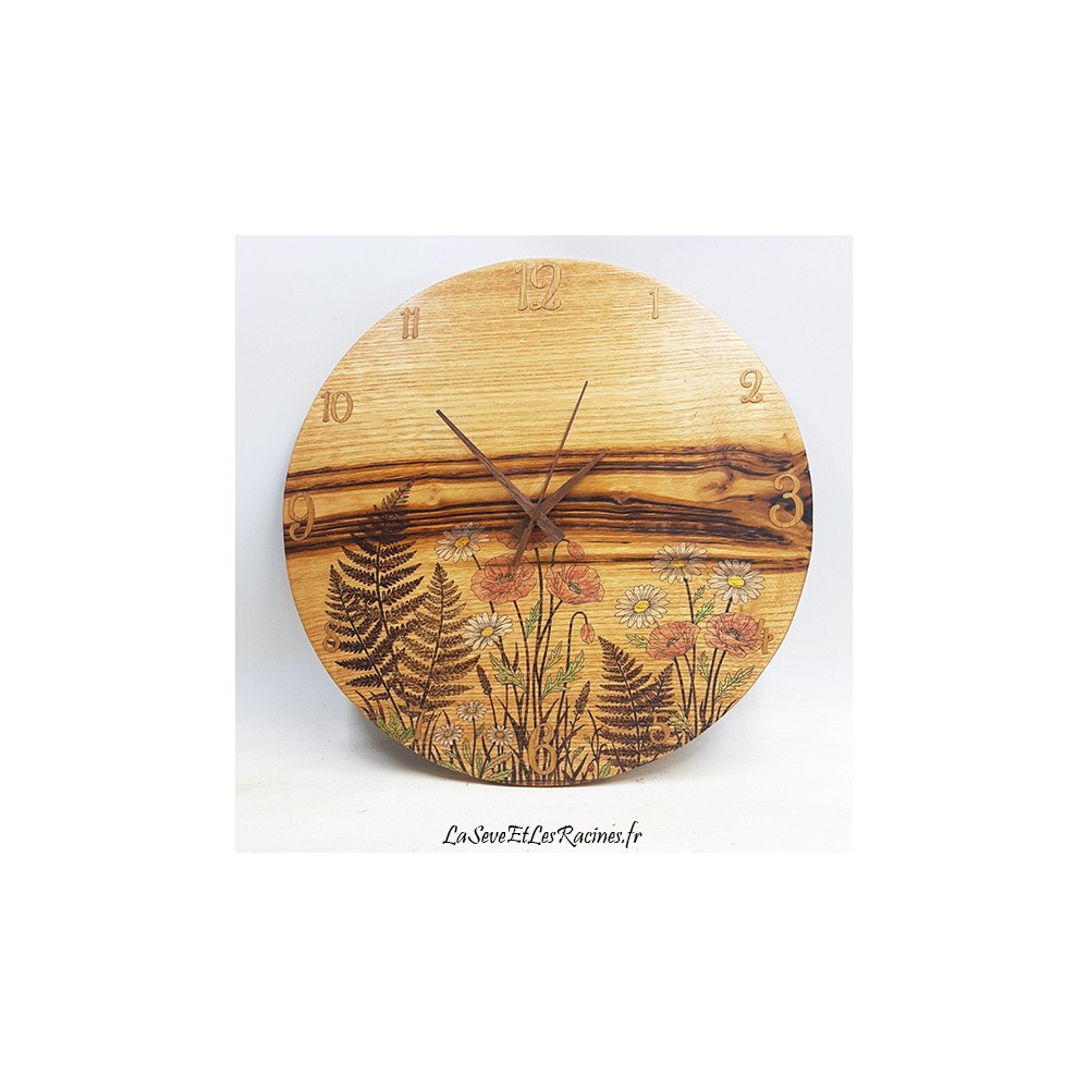 horloge artisanale bois de châtaignier pyrogravée fleurs des champs bio écologique éthique