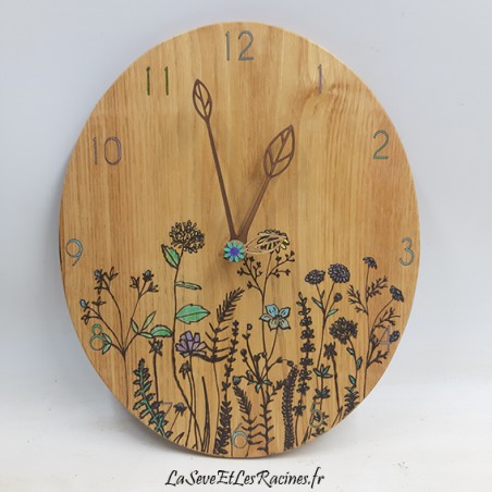 horloge artisanale ovale bois de châtaignier pyrogravée fleurs des champs bio écologique éthique