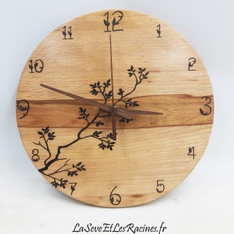 Horloge bois de hêtre 28,5cm gravée branche fabrication artisanale piece unique
