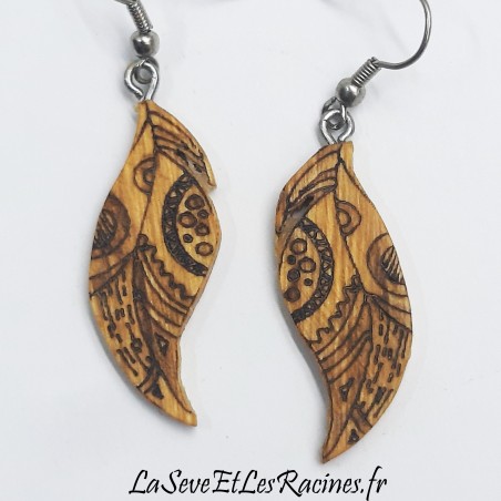 Boucles d'oreilles en bois de châtaignier plumes, pièce unique, fabrication artisanale
