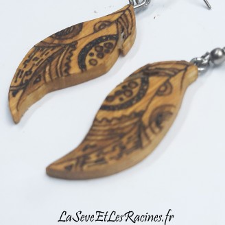 Boucles d'oreilles en bois de châtaignier plumes, pièce unique, fabrication artisanale