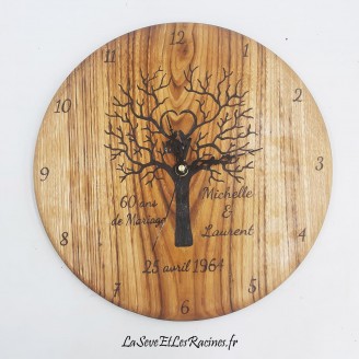 Horloge en bois personnalisée avec texte pyrogravé