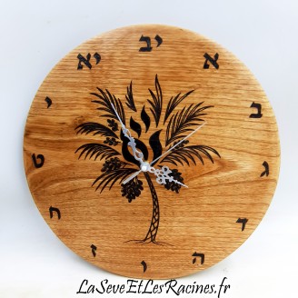 Horloge en bois de châtaignier personnalisée en pyrogravure