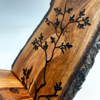 Support téléphone en bois de pêcher personnalisé gravé arbre