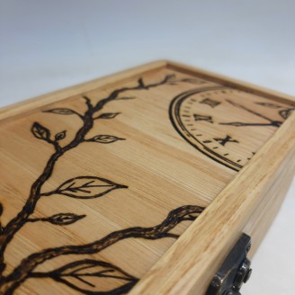 Boîte à montres en bois pyrogravée avec une branche d’arbre et un cadran de montre, trois emplacements avec coussins