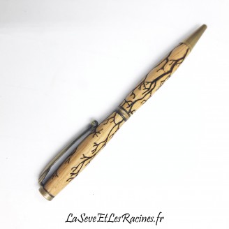 Stylo bille en bois de hêtre pyrogravé avec motif d’arbre artisanal