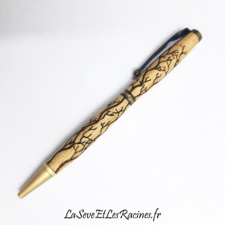 Stylo bille en bois de hêtre pyrogravé avec motif d’arbre artisanal